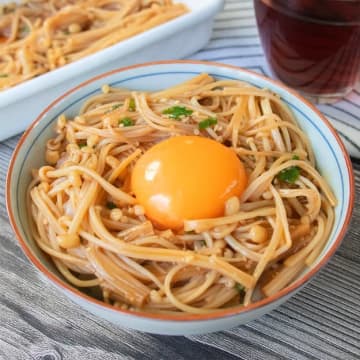 【えのきは全部コレにして】「1袋すぐに食べ切った...」「もう何回もリピートしてる！」えのきを使った簡単おかずレシピ4選