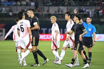 「VAR見ないと分からないんですかね！」日本vsメキシコ戦終盤で起きた“ドグソ見逃し”に冷静な元日本代表解説者も苦言連呼！「ほんとふざけんな、あり得ねぇだろって」