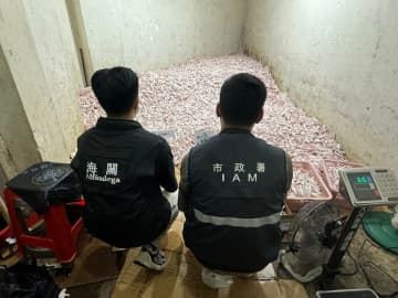 マカオ税関が運び屋向け密輸品供給拠点摘発…出どころ不明の冷凍鶏もみじ約3000キロ発見