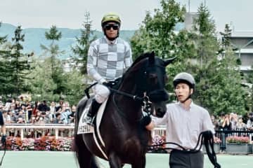 【札幌5R】初ダート・ドゥラエテルノが大接戦を制して初勝利