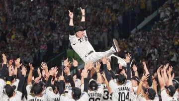 甲子園で決めた！阪神が“歴代最速優勝”　才木浩人が危険球退場も…髙寺＆近本の犠飛であげた2点を守り抜き勝利