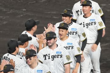 阪神優勝の輪に…戻った“人物”に虎党安堵　中継に映った一幕に「参加できたんだね」