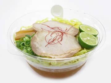 すだち1個分付きでさっぱりした味わいの冷たい醤油ラーメン! セブン‐イレブンが「すだち1個分使用 冷たい醤油ラーメン」を発売