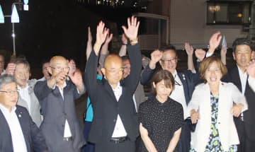 【神奈川・松田町長選挙】現職・本山博幸氏が4選果たす　駅前再開発巡る公約で支持広げる