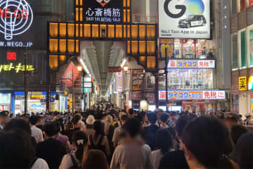 阪神タイガース最速Ｖ、大阪・道頓堀は大混雑…ビール無料配布も