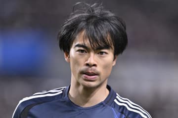 ｢美し過ぎる｣日本代表MF三笘薫の“浮き球クライフターン”にメキシコサポーターも沸く！｢しびれる｣タッチライン際の芸術的プレー
