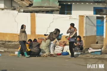 「息が詰まって生きられない」―壁に刻まれた北朝鮮民衆の悲痛な叫び