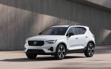 ボルボ、グロッシーブラックのパーツを採用した特別仕様車「XC40 Ultra B4 AWD Dark Edition」