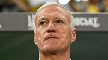 フランス代表を10年以上率いるデシャン監督、選手管理法を変えたと明かす！携帯電話禁止廃止、会議は45分から10分に短縮