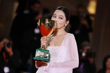 華人女優で3人目の快挙！ベネチア国際映画祭でシン・ジーレイが女優賞
