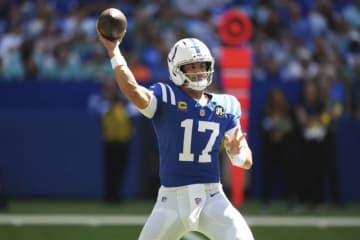 QBジョーンズの活躍によりコルツがドルフィンズを下して開幕戦連敗を11でストップ