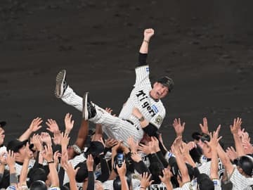 史上最速9.7 V！阪神が2年ぶり7度目のリーグ優勝。藤川監督も喜び絶頂