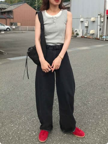 【adidas】ラフなのにアカ抜け！ 即マネしたいオシャレな人の「スニーカーコーデ」