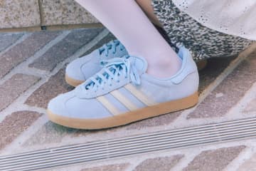 スナイデル×アディダス オリジナルス、ライトブルーの「ガゼル」など限定カラーの名作スニーカー