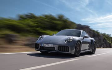 ポルシェ、新型「911ターボS」「911ターボSカブリオレ」受注開始 専用のツインターボT-ハイブリッドは711PS発生