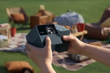 TCL PROJECTOR「PlayCube」日本上陸！“手のひらでひねる”シネマ体験―　9月5日からGREEN FUNDINGで先行支援受付開始
