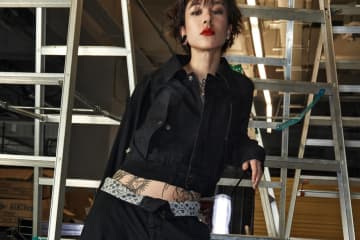 リミ フゥ×寅壱“鳶職人”から着想デニムブルゾン＆ワイドパンツ、丸五の厚底足袋シューズも