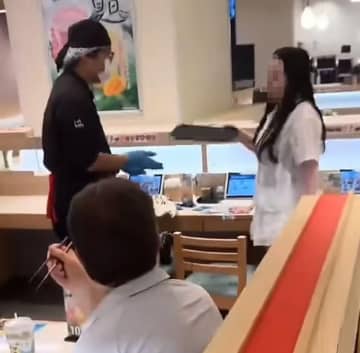 すし店で女性客が大暴れ、店「強制的に精神病院へ送られた」―中国