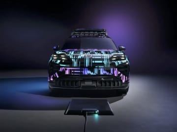 やっとEVもスマホのようにワイヤレス充電可能に　ポルシェ新型「カイエン」が量産車で初採用