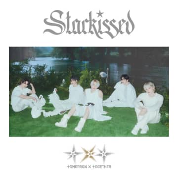 TOMORROW X TOGETHER、アルバム『Starkissed』ジャケット公開