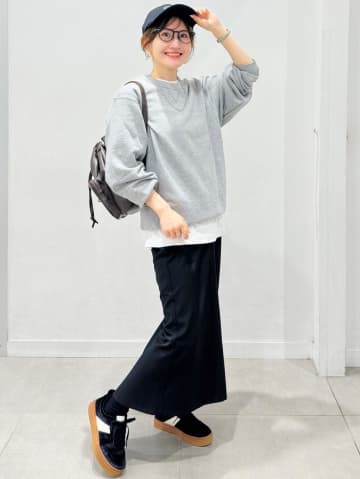 【おしゃれGUスタッフ】は「黒ロングスカート」どう着る？「大人っぽコーデ」