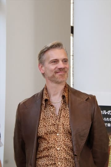 アダム・クーパーが新演出版で魅せる『コーラスライン』開幕「すばらしい体験をしていただける」