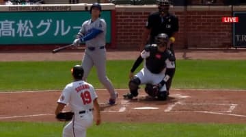 大谷翔平、本日2本目ホームランで確信“一時停止”リアクション…ベンチでも充実の“超ニッコリ”カメラが捉えた一部始終