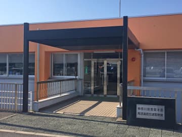 横浜の首都高でタクシーが逆走、オートバイに衝突　容疑で運転手の78歳男を現行犯逮捕