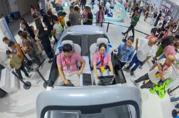 世界スマート産業博で注目を集めるコネクテッド新エネ車　中国重慶市