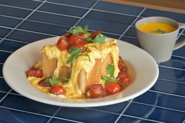 道頓堀一望のテラス席でベーカリープレート！新カフェ「UNREAL」誕生
