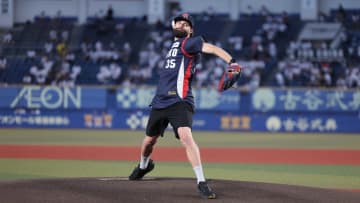 「WBC日本戦での投球より緊張しました」“大谷翔平から三振”のチェコ代表・サトリアが始球式　西川史礁へメッセージも