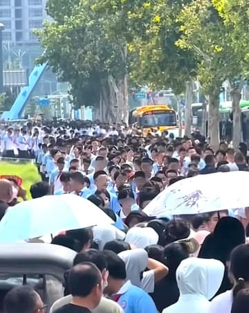 新入生5000人超で94クラス！生徒と保護者であふれる山東省の中学校が話題に―中国メディア
