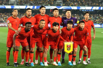 「なぜ欧州に中国人選手はいないの？」中国期待の新鋭MFが蘭メディアの問いかけに率直回答！「とにかくミスを嫌うんだ」「やはり団体競技は…」