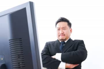 「どうして無視するんですか！？」返信が遅いとキレる上司にうんざりする30代男性