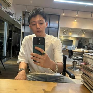 「和寿さんいます？」ミスチル桜井の長男・櫻井海音、家族旅行の貴重なプラべ写真＆「厚底靴」私服が沸騰