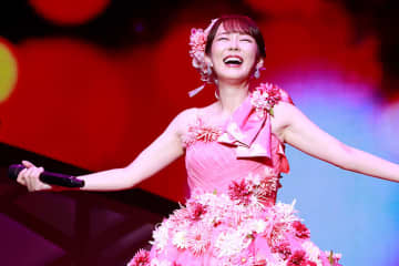 丘みどりが都内で開催の20周年記念公演「両国国技館・特別公演～花道～」を独自レポート！　全35曲を12種の衣装で魅了「本当に幸せな歌手生活。この勢いのまま紅白に向かって力強く歩みたい」