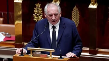仏、首相の信任投票否決　政権崩壊で新たな政治危機に突入