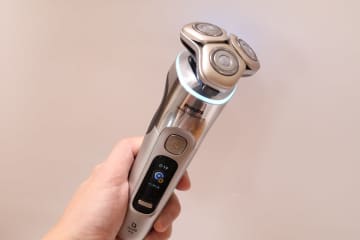 【家電レビュー】ヒゲ剃っても青い問題解消!? フィリップス最上位シェーバーは深剃りでも肌にやさしい