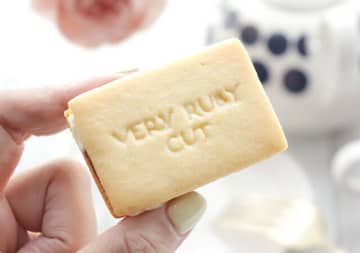 品川駅でしか買えないなんてズルい！行列必至のスイーツ「いちごミルクサンド」実食レポート