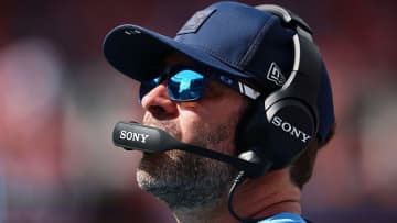 サッカー日本代表が遠征中のアメリカでNFL開幕！日本の『SONY製』ヘッドセットが目立ちまくる