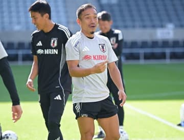 スタメン“大幅入れ替え”のアメリカ戦、38歳・長友佑都が驚きの左CB起用に言及「心配はしていない」【現地発】