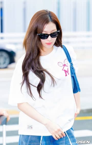 【PHOTO】TWICE サナ、海外スケジュールのためアメリカへ出国