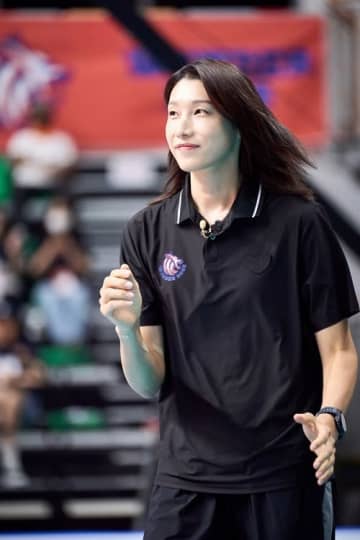 日韓戦まで予告　日本でも活躍した“バレー女帝”キム・ヨンギョン、新人監督として奮闘「私生活を失った」