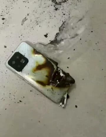 動画を見ていたらスマホが突然爆発、3歳男児が腕などやけど―中国