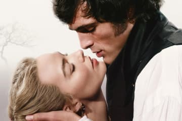 世紀のベストセラー小説「嵐が丘」主演マーゴット・ロビーで26年映画化、身分違いの恋が狂気の復讐劇へ