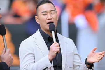 「パワーだけでは起こせないのか」人間ブルドーザーも苦戦？ 鄭大世がスタジアム前でまさかの“立ちゴケ”…愛車でのハプニングが話題「いいバイク乗ってるなぁ」