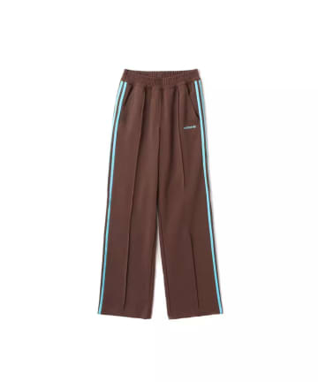 【adidasのトラックパンツ】スポーティにこなれる「優秀パンツ」