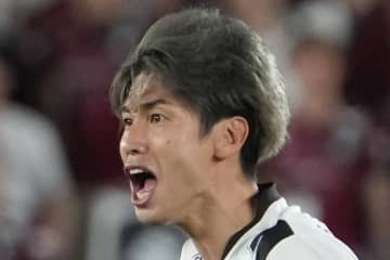 ｢えぐいマダム感！｣元日本代表FW大迫勇也の美人モデル妻、“オーラ全開”2ショットに吉田麻也が反応