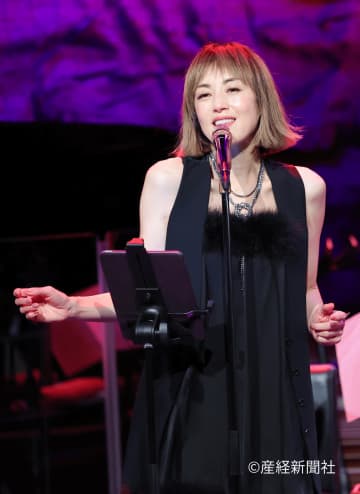 美しすぎる親子ショット、高岡早紀と14歳娘が魅せた夜のメイク実験