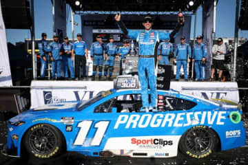 20年“無冠”のデニー・ハムリン、トヨタに通算200勝をプレゼントする今季最多の5勝目／NASCAR第28戦
